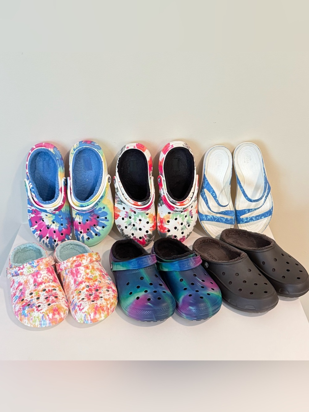 Crocs Slip On Fur Lined Shoe Lot Of Women’s Size 9 Tye Dye Colorful Pink Blue - Picture 3 of 11